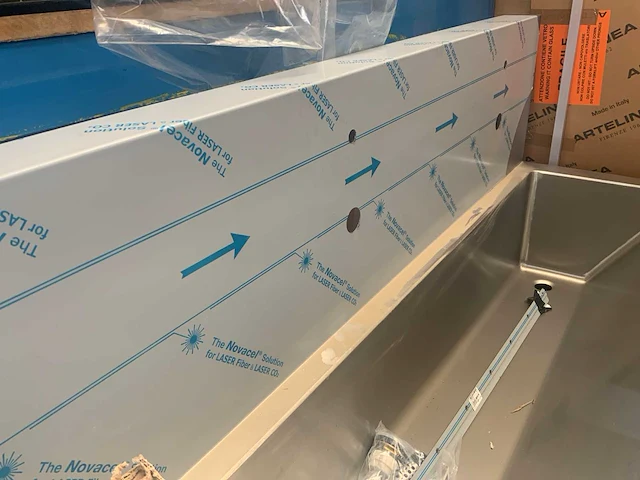 Rvs wand wastafel 210cm - afbeelding 4 van  13