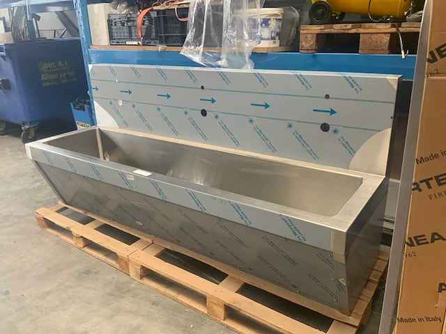 Rvs wand wastafel 210cm - afbeelding 6 van  13