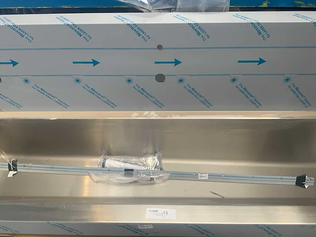 Rvs wand wastafel 210cm - afbeelding 9 van  13