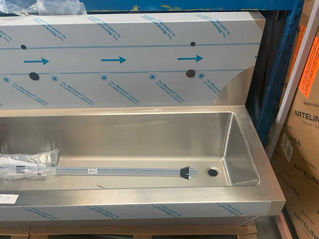 Rvs wand wastafel 210cm - afbeelding 10 van  13