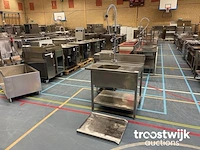 Rvs wastafel met uitvoerblad