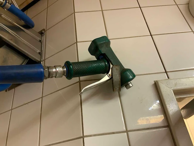 Rvs waterslanghaspel met muurbeugel - afbeelding 2 van  4
