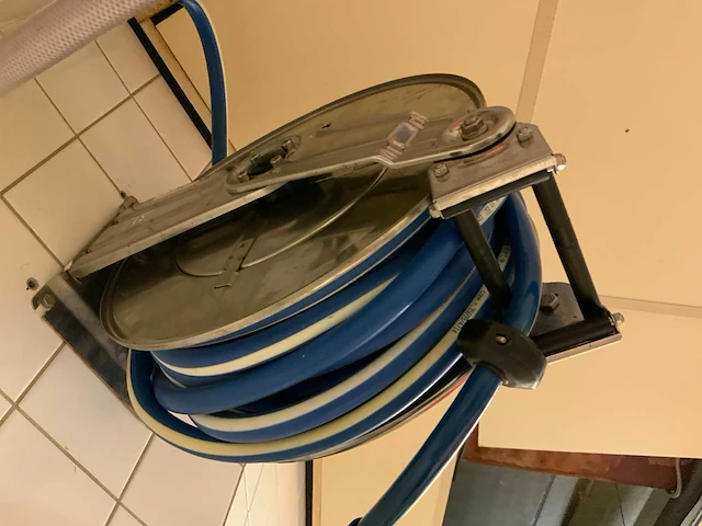 Rvs waterslanghaspel met muurbeugel - afbeelding 4 van  4