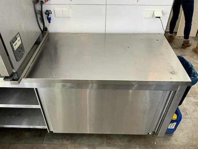Rvs werkbank met schuifdeuren - afbeelding 5 van  5