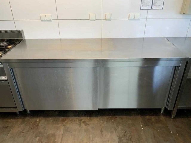 Rvs werkbank met schuifdeuren - afbeelding 2 van  5