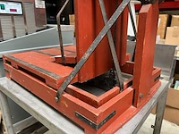 Rvs werktafel met antieke weegschaal - afbeelding 6 van  7