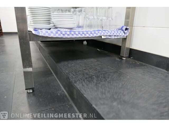 Rvs werktafel met diverse glas en servies - afbeelding 5 van  7