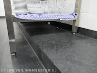 Rvs werktafel met diverse glas en servies - afbeelding 5 van  7