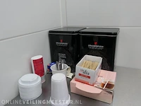 Rvs werktafel met diverse glas en servies - afbeelding 7 van  7