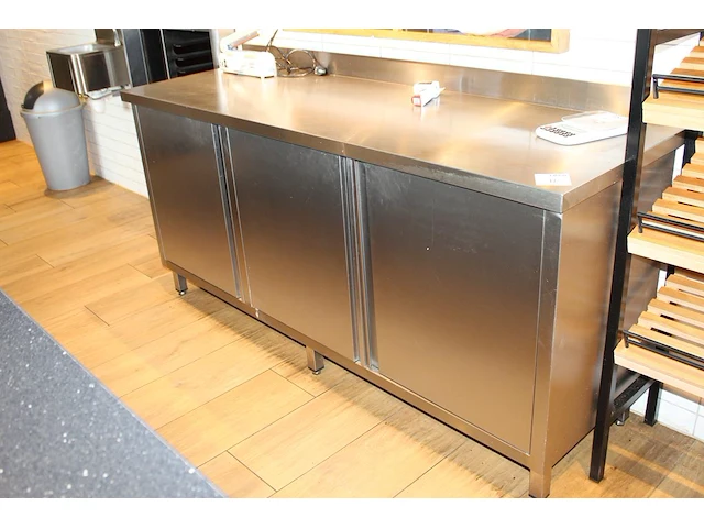 Rvs werktafel met drie onderkasten. afmeting 190 x 60 x 90 cm. - afbeelding 1 van  2