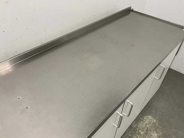 Rvs werktafel met gesloten onderbouw - afbeelding 5 van  8