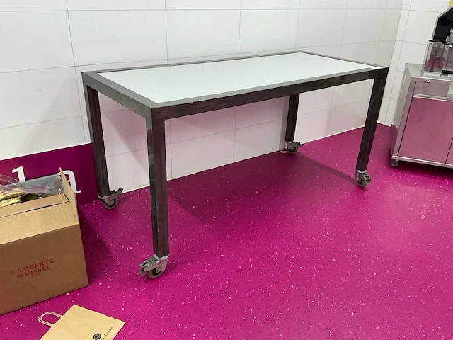Rvs werktafel met hout blad - afbeelding 1 van  4