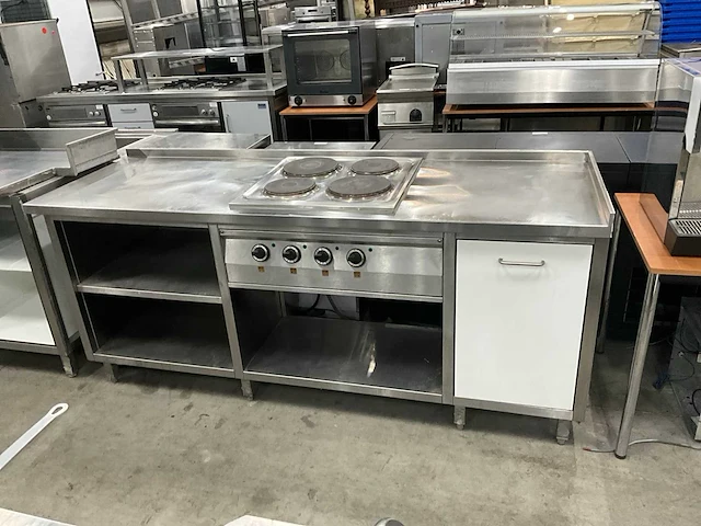Rvs werktafel met kookplaat - afbeelding 1 van  7