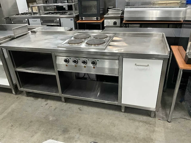 Rvs werktafel met kookplaat - afbeelding 2 van  7