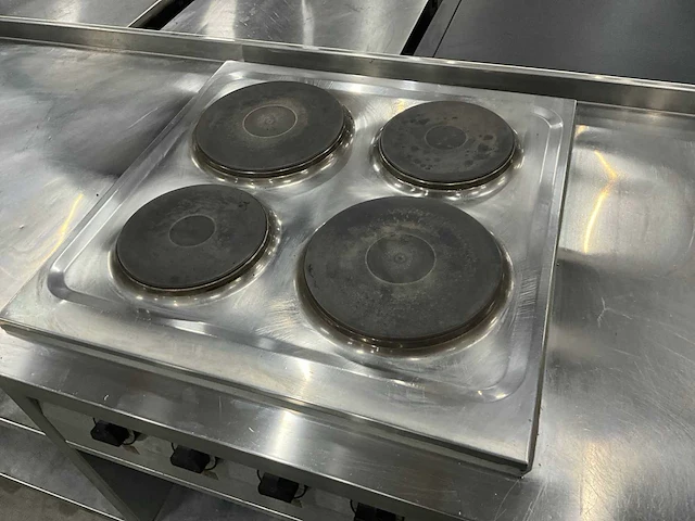Rvs werktafel met kookplaat - afbeelding 3 van  7