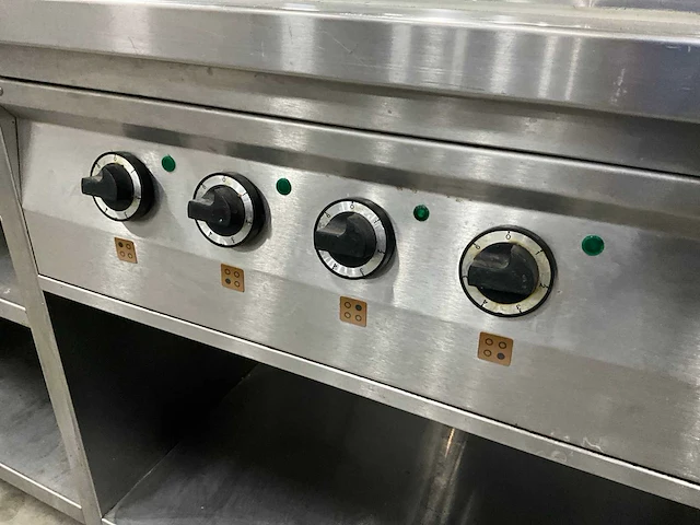 Rvs werktafel met kookplaat - afbeelding 4 van  7