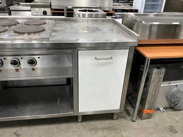 Rvs werktafel met kookplaat - afbeelding 4 van  5