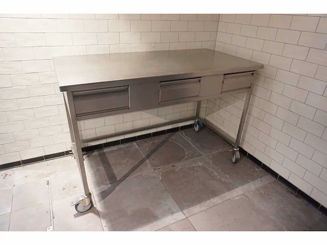 Rvs werktafel met lades - afbeelding 1 van  5