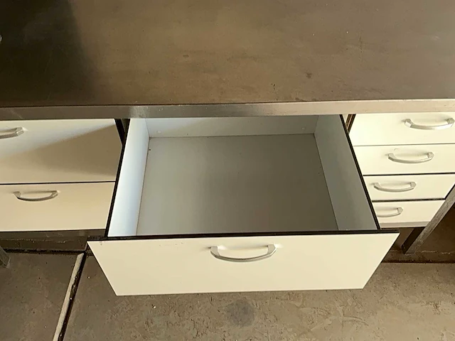 Rvs werktafel met lade’s - afbeelding 3 van  7