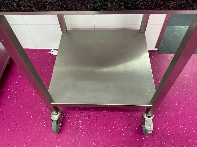 Rvs werktafel met natuursteen blad - afbeelding 3 van  4