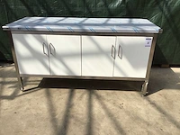 Rvs werktafel met trespa kasten