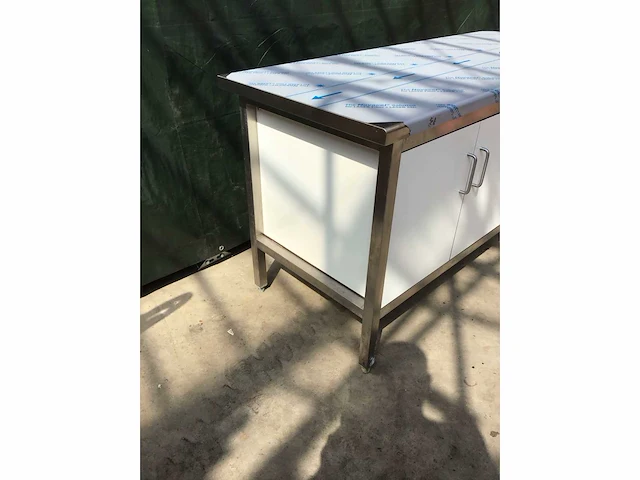 Rvs werktafel met trespa kasten - afbeelding 4 van  6