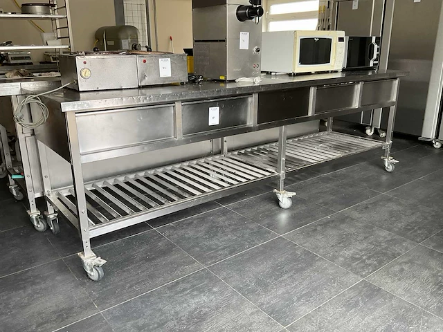 Rvs werktafel - afbeelding 1 van  4