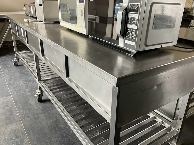 Rvs werktafel - afbeelding 3 van  4