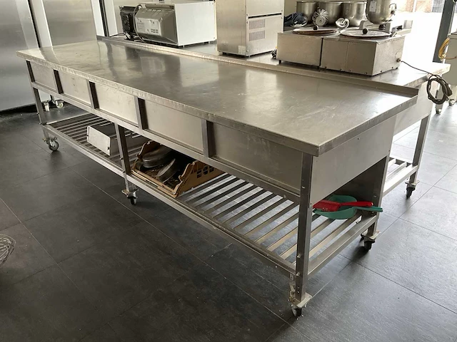 Rvs werktafel - afbeelding 2 van  4