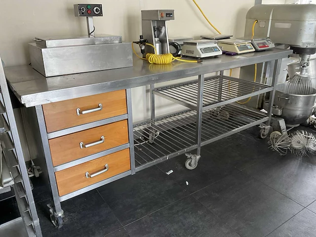 Rvs werktafel - afbeelding 2 van  6