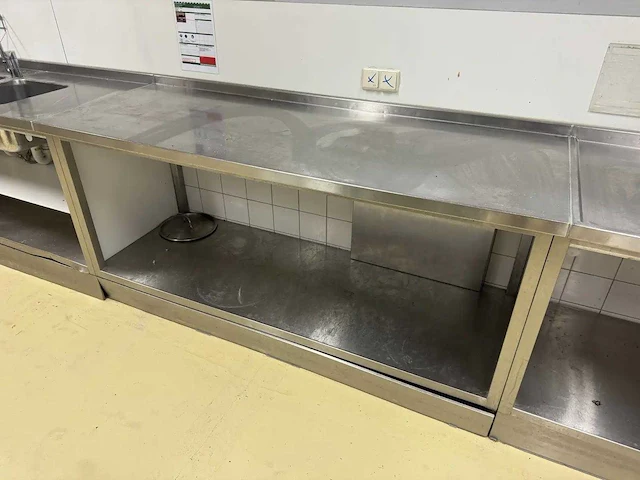 Rvs werktafel - afbeelding 1 van  4