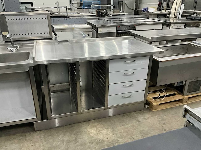 Rvs werktafel - afbeelding 2 van  7