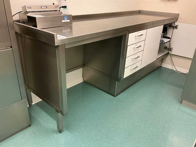 Rvs werktafel - afbeelding 1 van  10