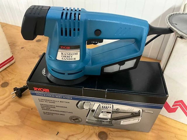 Ryobi cirkelzaagmachine & schuurmachine - afbeelding 5 van  8