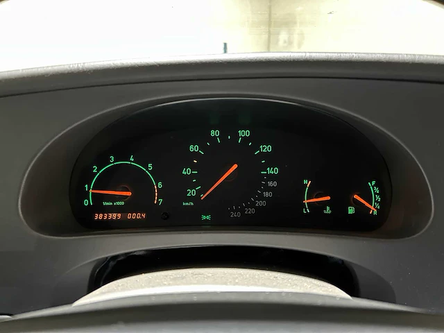 Saab 9-5 estate 2.0t linear 150pk 2001, 10-gr-kn - afbeelding 22 van  48