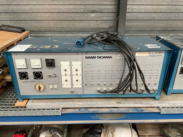 Saab-scania 8702003-10-1 acculader - afbeelding 2 van  3