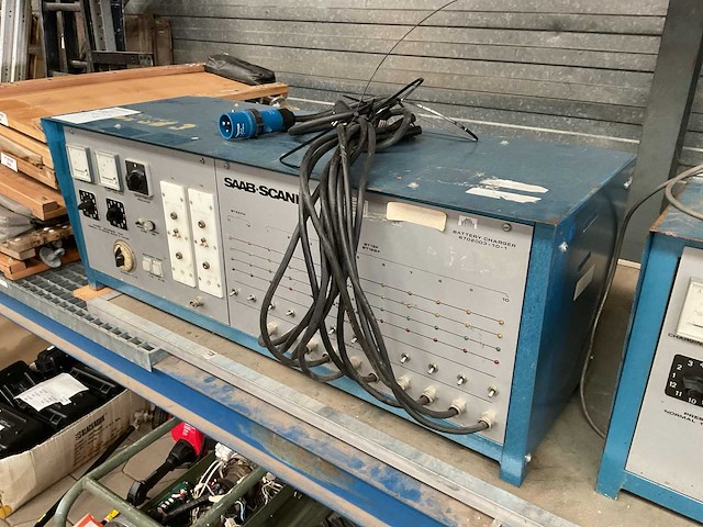 Saab-scania 8702003-10-1 acculader - afbeelding 3 van  3