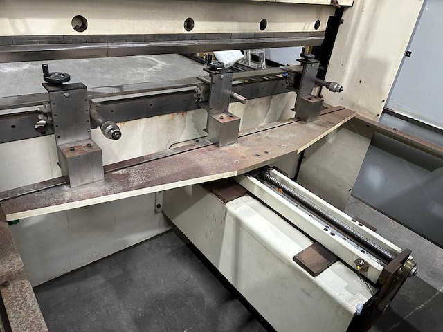 Safan - smk40-2100 - cnc press brake - afbeelding 10 van  12