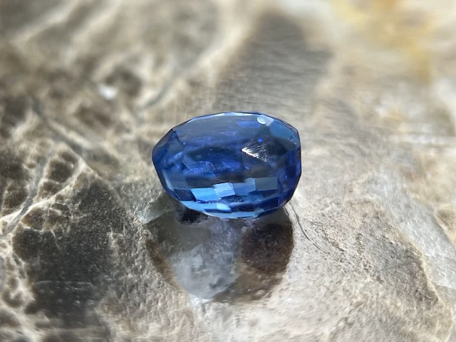 Saffier - 1.55 carat volledig natuurlijke saffier - afbeelding 3 van  5