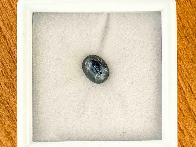 Saffier - 1.86 carat echte natuurlijke cabochon saffier - afbeelding 1 van  4