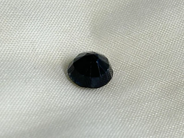 Saffier - grote natuurlijke donkere briljant geslepen saffier van 3.45 carat - afbeelding 2 van  4