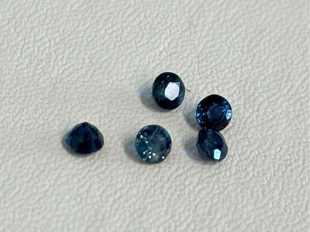Saffier - mooie rond geslepen natuurlijke saffieren van hoge kwaliteit 1.01 carat - afbeelding 1 van  4