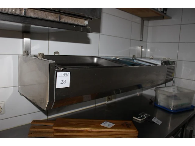 Saladiere tefcold met wandbeugel en afmeting 150 x 39 x 24 cm. - afbeelding 1 van  2