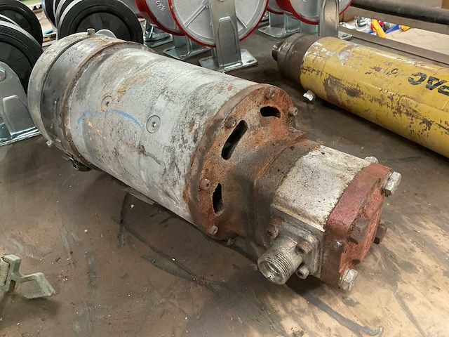 Salami pomp unit - afbeelding 1 van  3