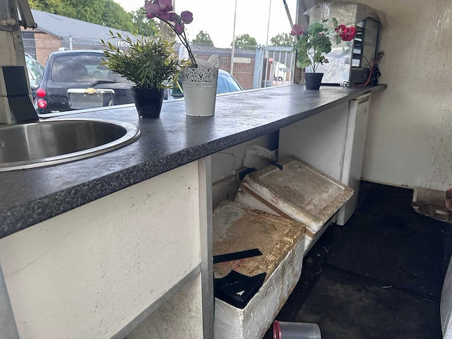 Sallas - met inrichting - food trailer - 46-wk-dv - afbeelding 2 van  18