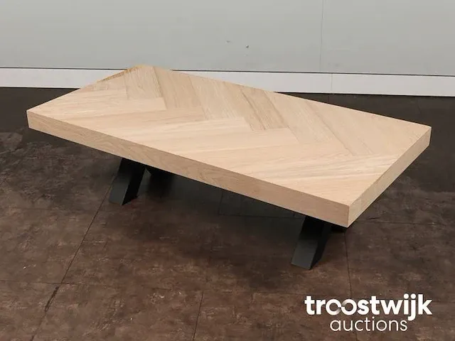 Salontafel eiken visgraat blad 140 x 70 cm - afbeelding 1 van  5
