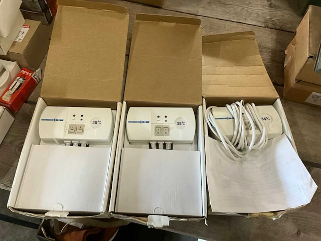 Salus tc1100a pompcontroller (3x) - afbeelding 1 van  5