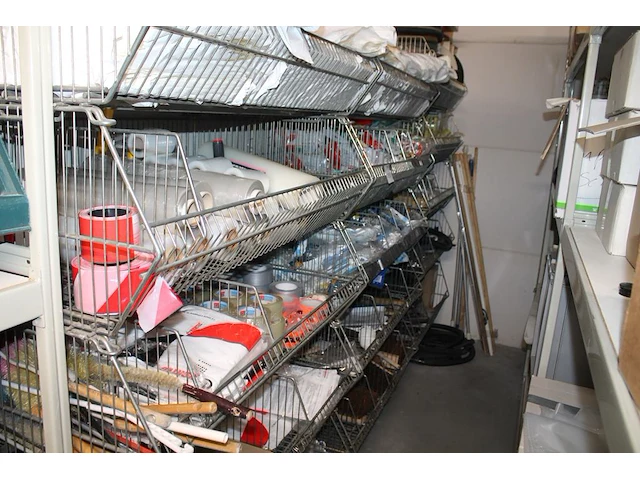 Salvage gerelateerde produkten w.o. bezems, plastic zakken, handschoenen, sealmateriaal, borstels, schuursp... - afbeelding 1 van  10