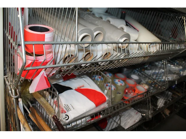 Salvage gerelateerde produkten w.o. bezems, plastic zakken, handschoenen, sealmateriaal, borstels, schuursp... - afbeelding 4 van  10