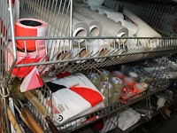 Salvage gerelateerde produkten w.o. bezems, plastic zakken, handschoenen, sealmateriaal, borstels, schuursp... - afbeelding 4 van  10